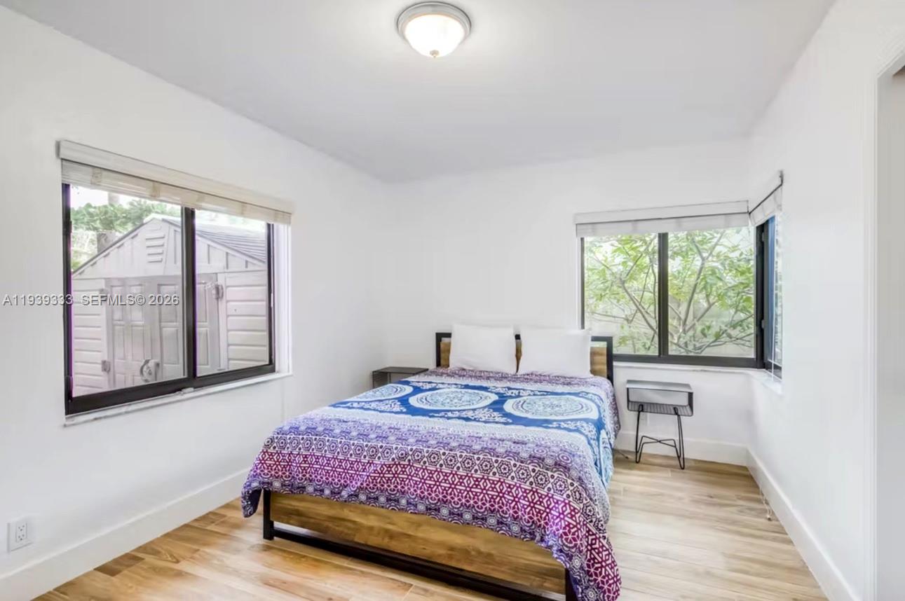 HOLLYWOOD LITTLE RANCHES - Residential Lease