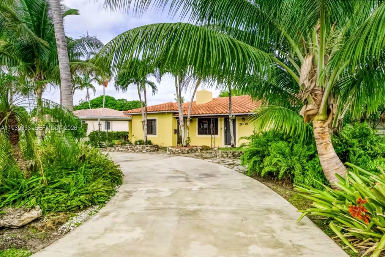 HOLLYWOOD LITTLE RANCHES - Residential Lease