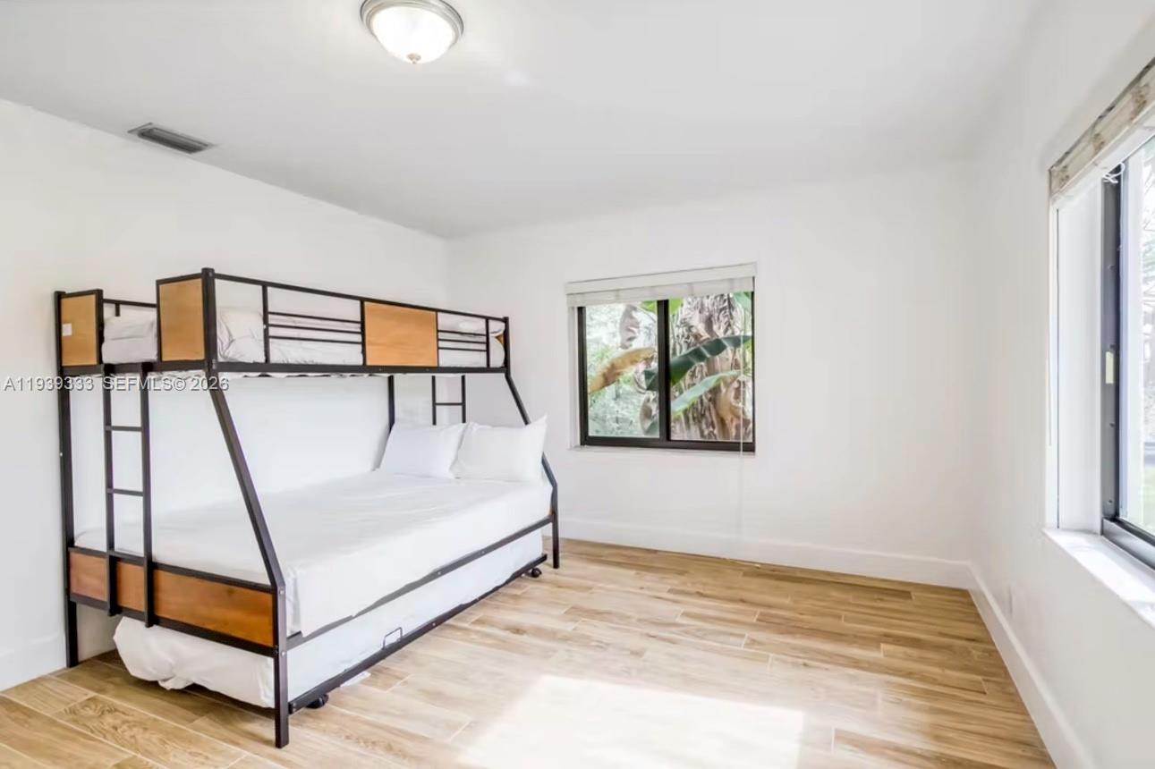 HOLLYWOOD LITTLE RANCHES - Residential Lease