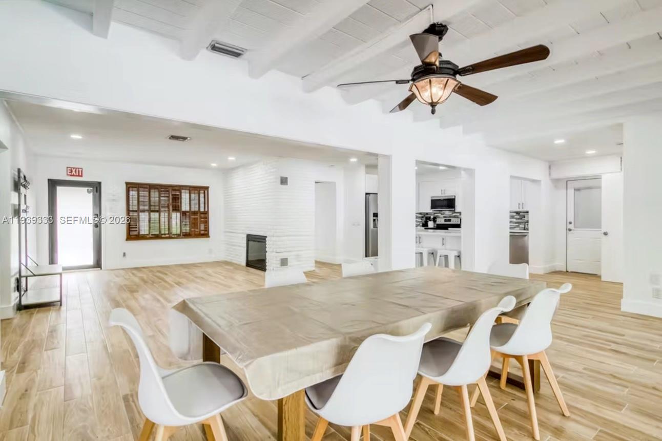 HOLLYWOOD LITTLE RANCHES - Residential Lease