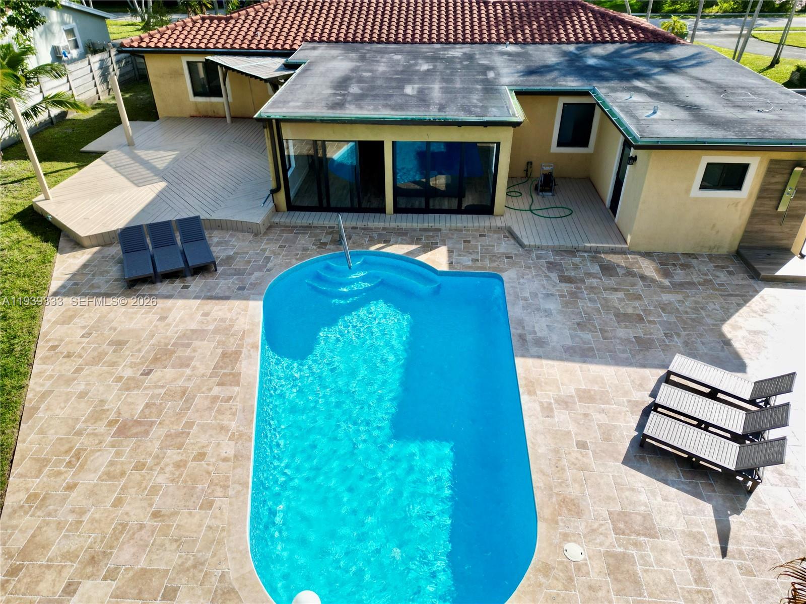 HOLLYWOOD LITTLE RANCHES - Residential Lease