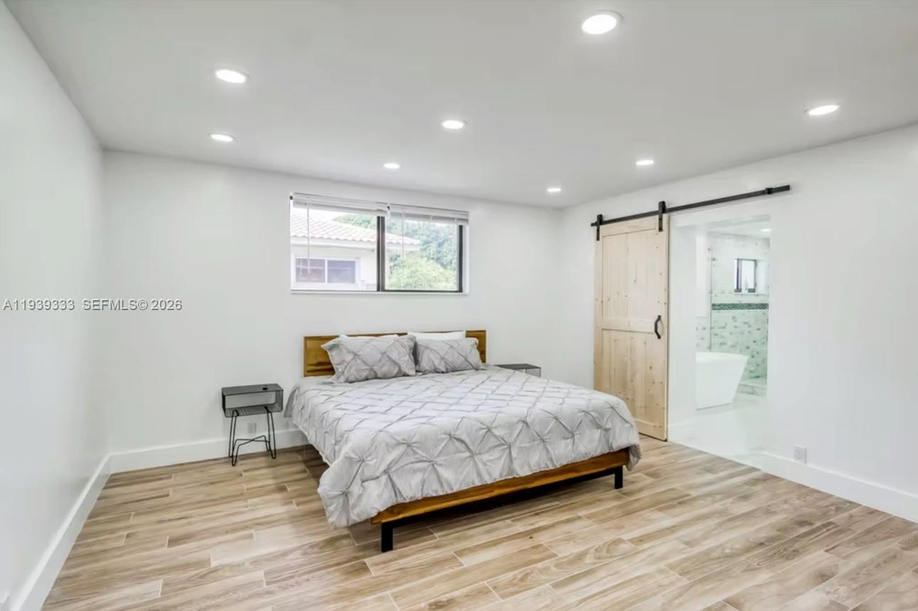 HOLLYWOOD LITTLE RANCHES - Residential Lease