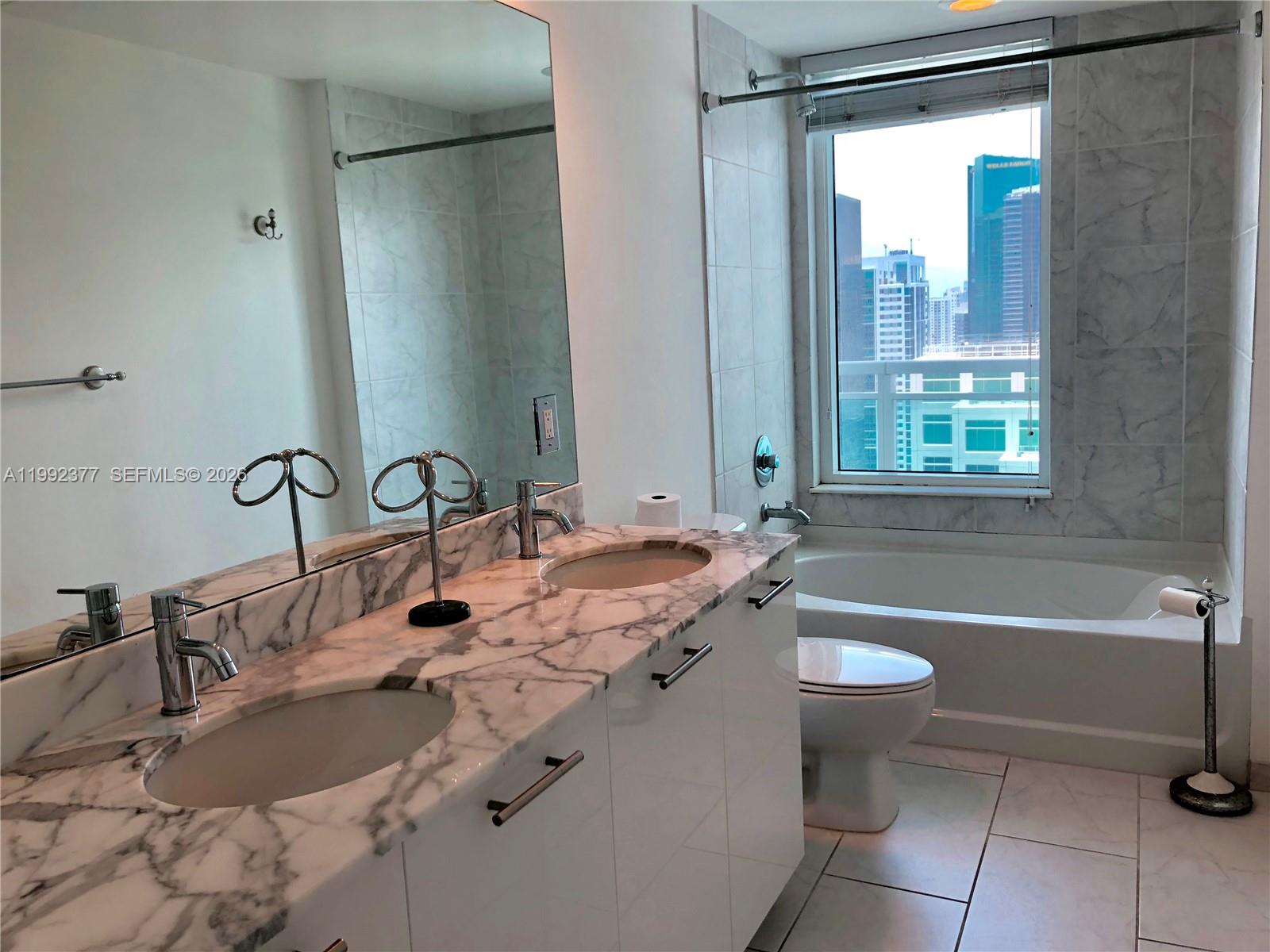THE PLAZA 901 BRICKELL CO - Residential Lease
