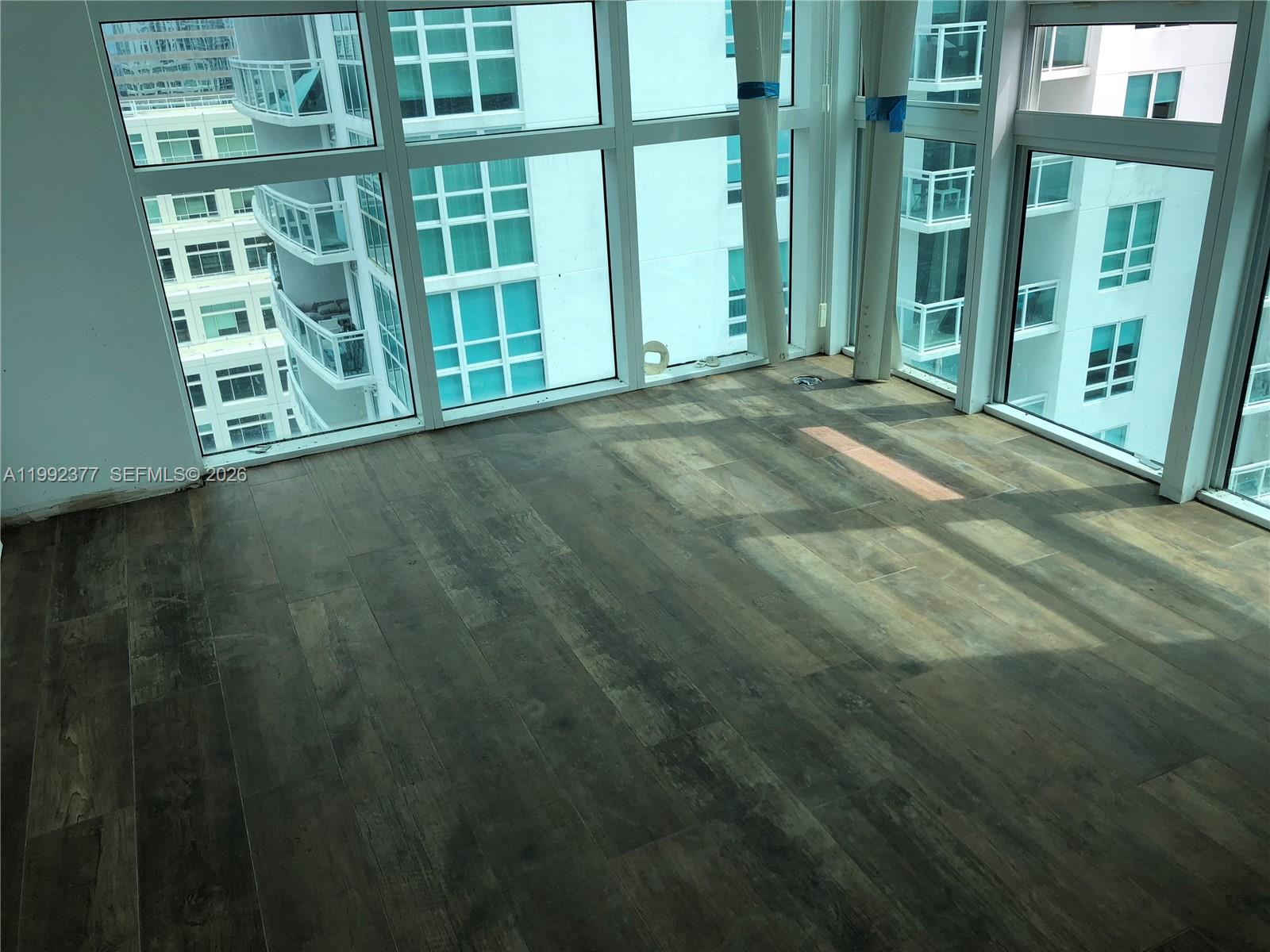 THE PLAZA 901 BRICKELL CO - Residential Lease
