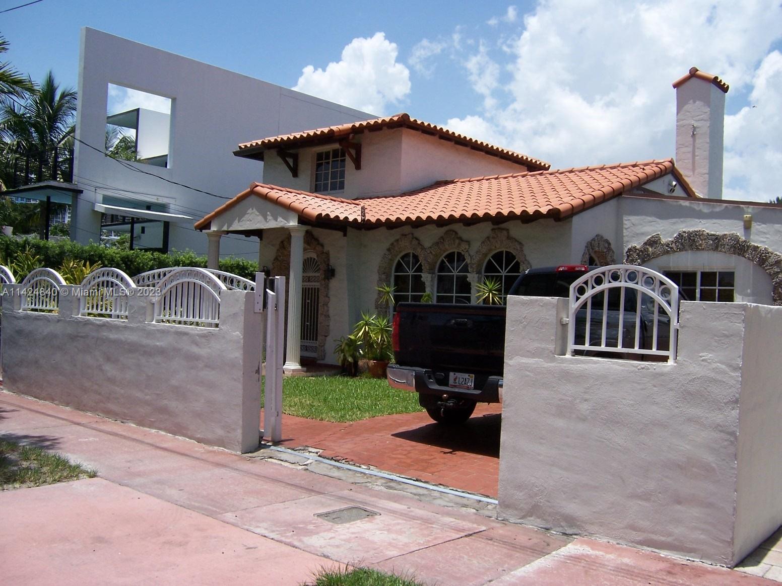 Alton Road across from Miami Beach Golf Club (Alton and Michigan) 2 be. 1 ba. formal dining, large kitchen and living room. Laundry room and a bar and a covered terrace! Charming house. The apartment is furnished and the kitchen is fully stocked with pots and pans, eating utensils, etc., or can be rented without the foregoing amenities! Central HVAC, cable, internet, water an sewer all included in the rent. This is a move in rental where all the tenants need to bring is their personal belongings.
SEE BROKERS REMARKS. SEE ATTACHED LBP DISCLOSRE FOR YOUR PROSPECT AND YOU TO SIGN! Thank you.