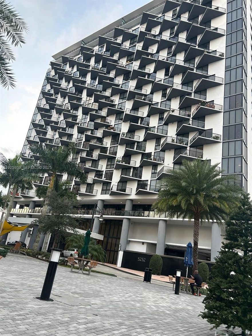 Beautiful unit for sale at the highly demanded area of Downtown Doral !
Large balcony leading to a spectacular view of the golf course and pool.  
This is a 1 bedroom unit plus a spacious den used as a 2nd bedroom.
Completely remodeled with many upgrades.  Shows like a model.