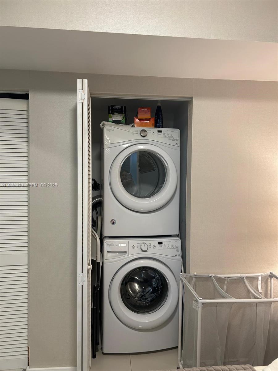 5252 PASEO CONDO - Residential