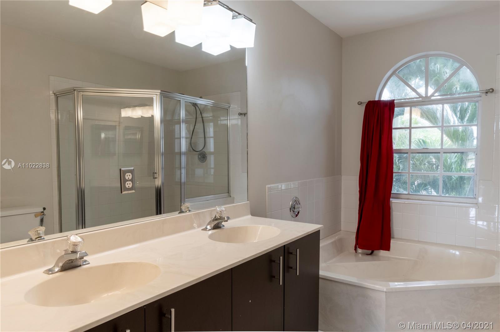 REGATTA POINTE CONDO NO E - Residential