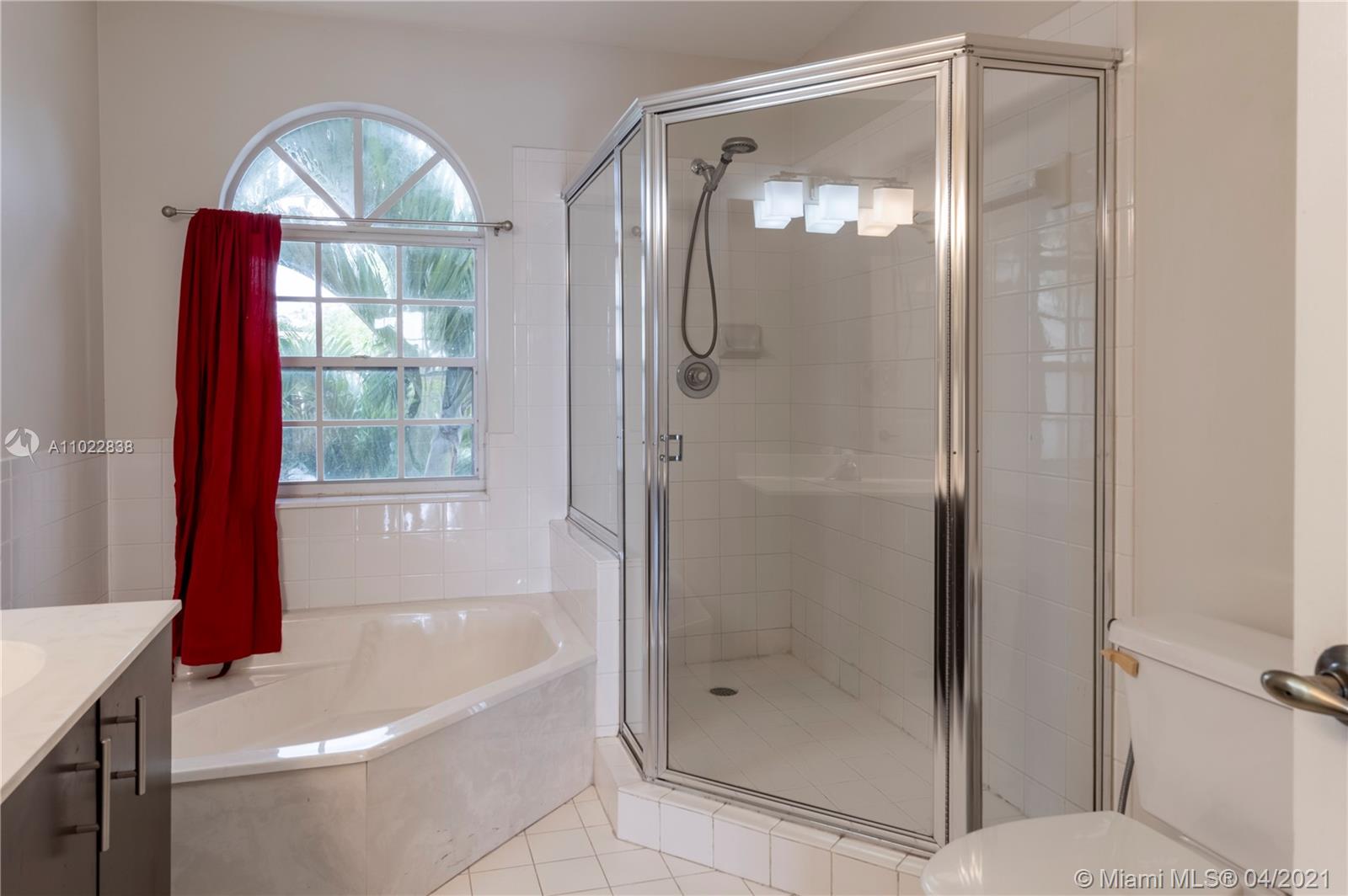 REGATTA POINTE CONDO NO E - Residential