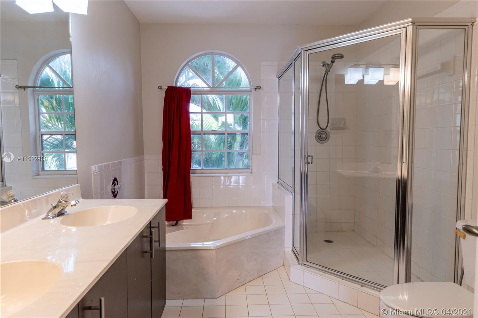 REGATTA POINTE CONDO NO E - Residential