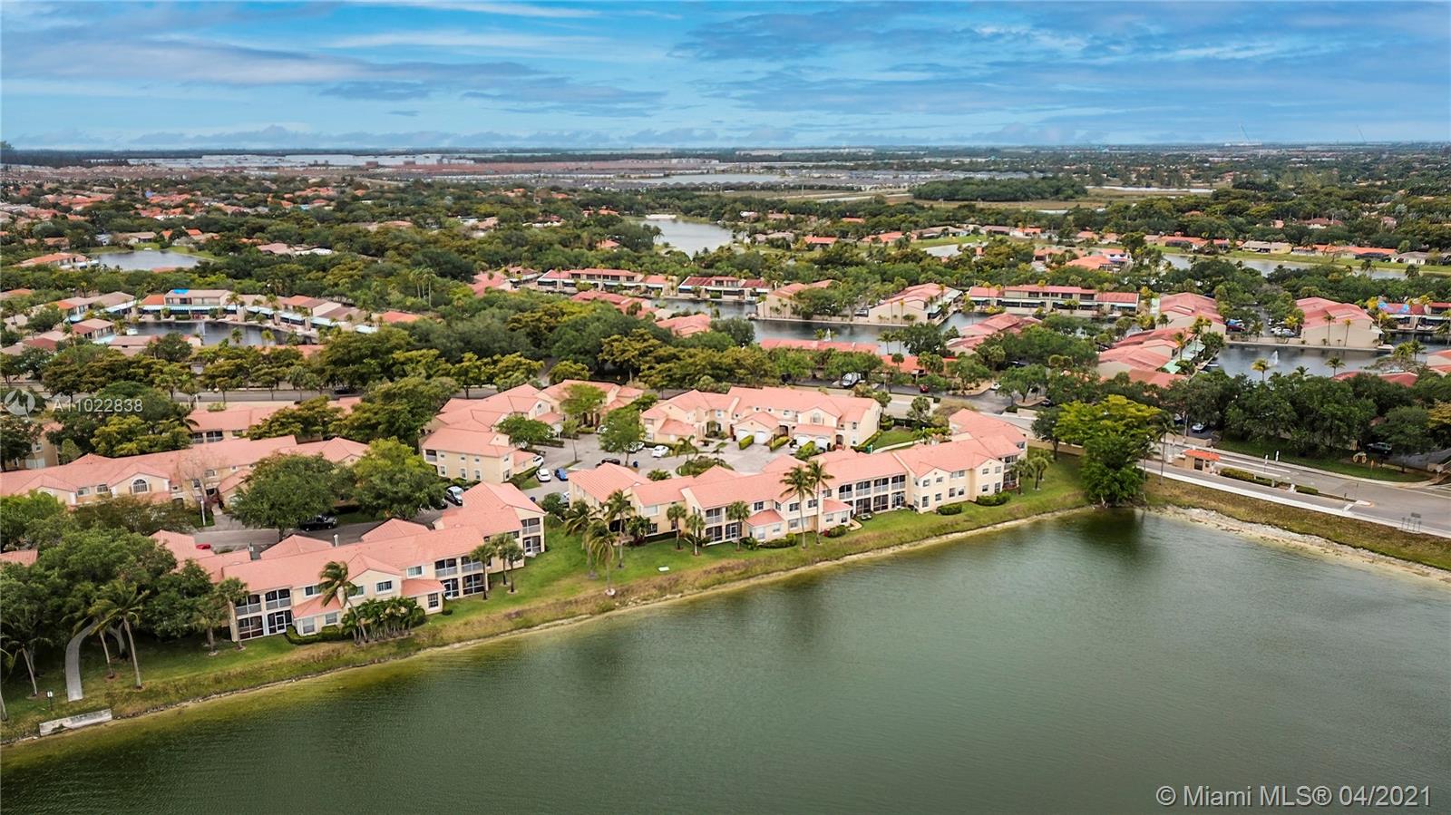 REGATTA POINTE CONDO NO E - Residential