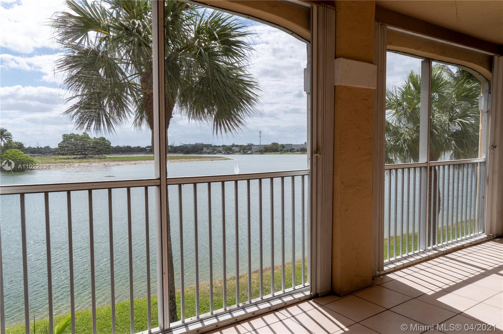 REGATTA POINTE CONDO NO E - Residential