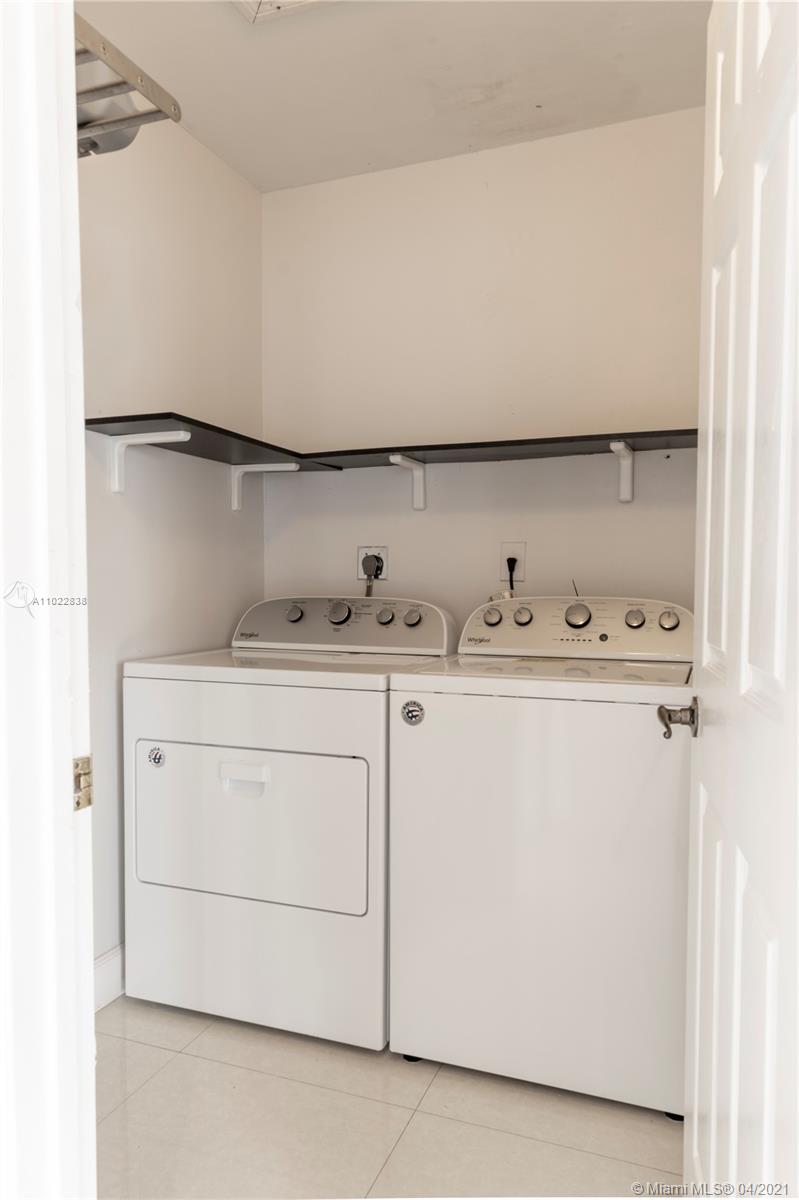 REGATTA POINTE CONDO NO E - Residential