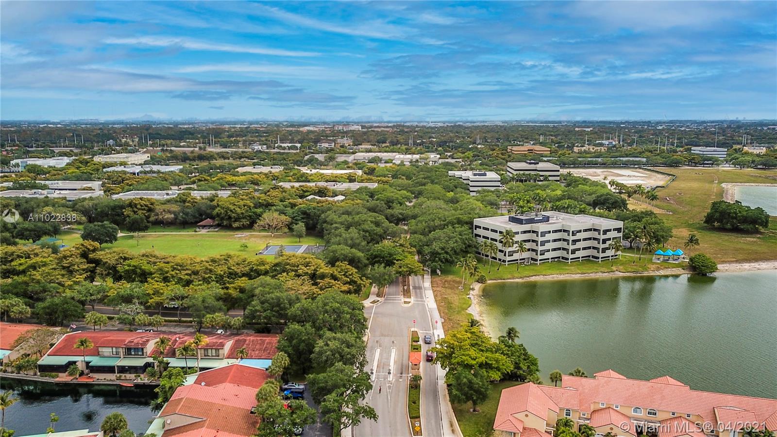 REGATTA POINTE CONDO NO E - Residential