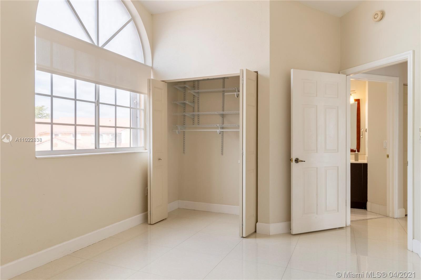 REGATTA POINTE CONDO NO E - Residential