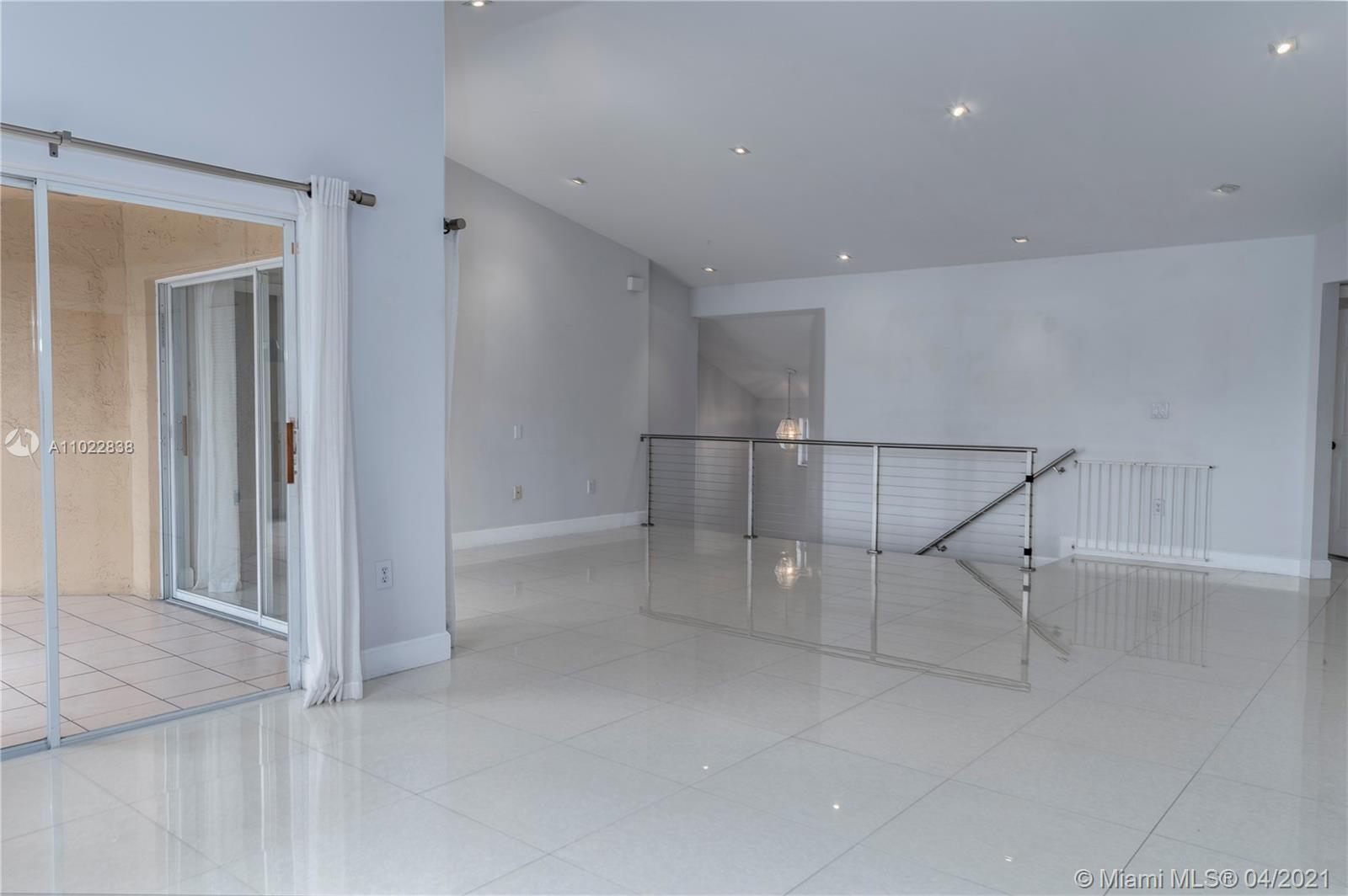 REGATTA POINTE CONDO NO E - Residential