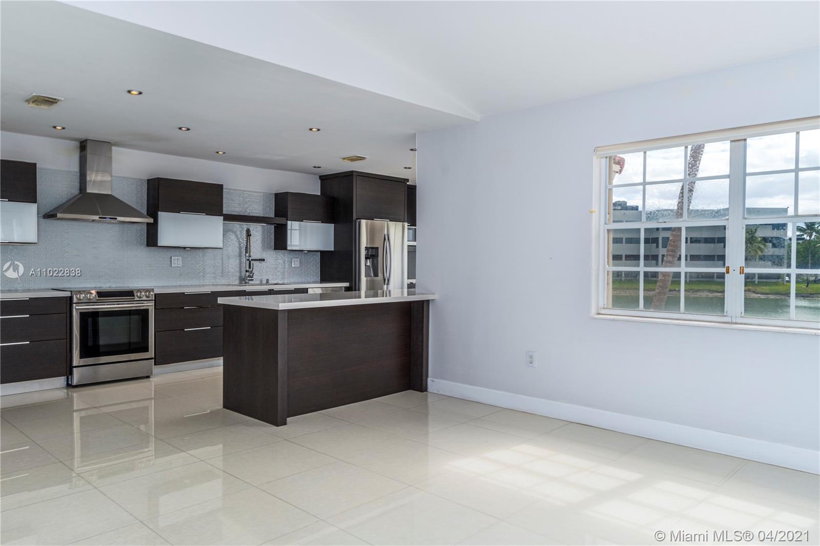 REGATTA POINTE CONDO NO E - Residential