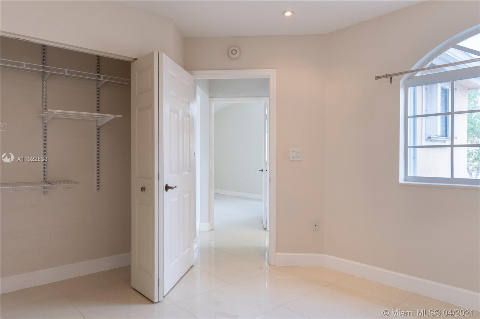 REGATTA POINTE CONDO NO E - Residential