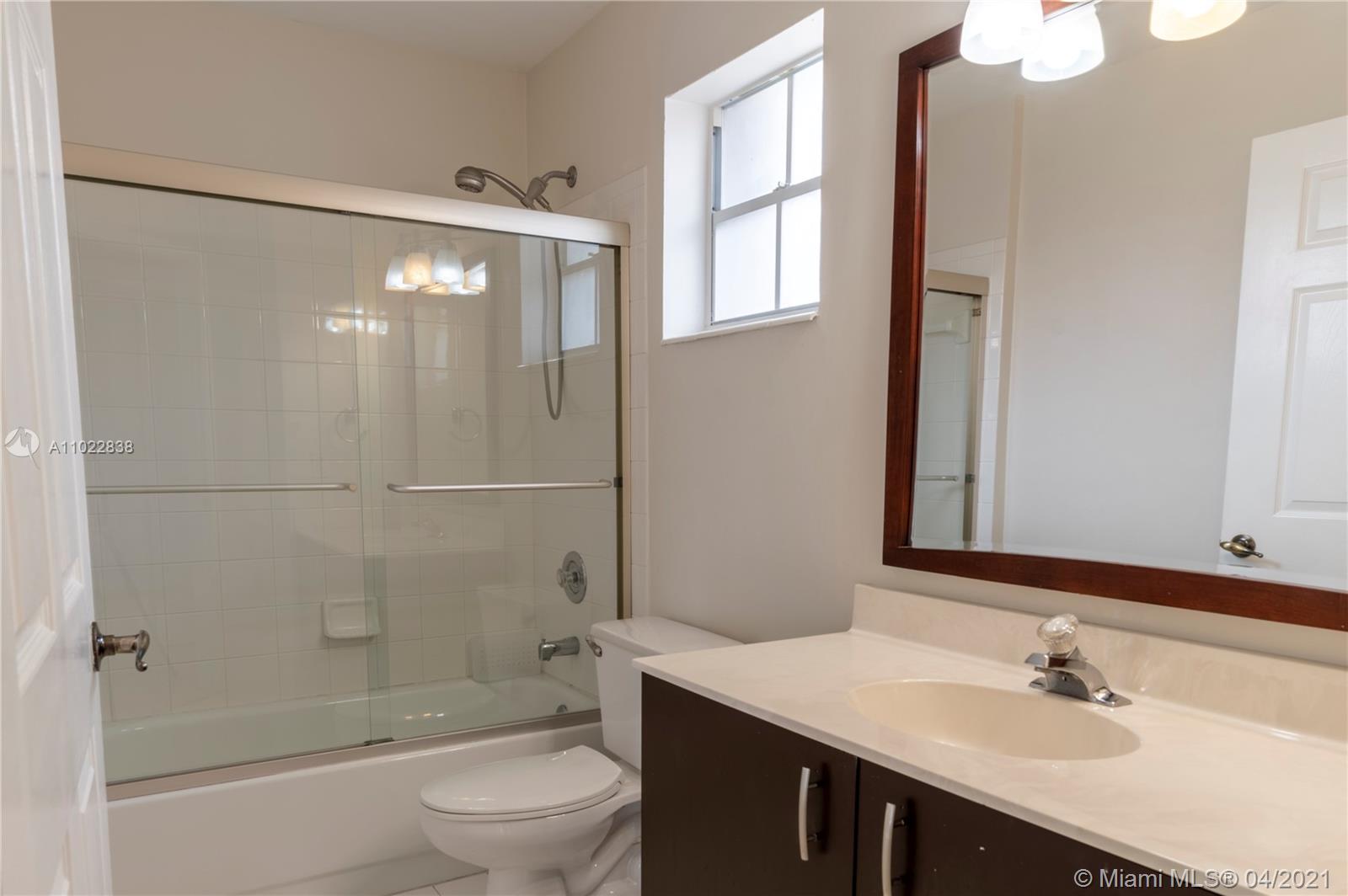 REGATTA POINTE CONDO NO E - Residential