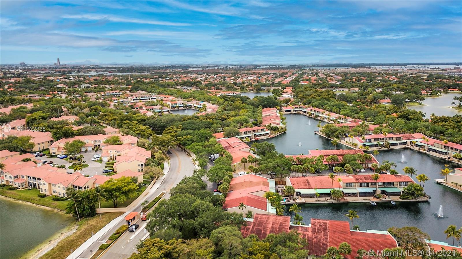 REGATTA POINTE CONDO NO E - Residential