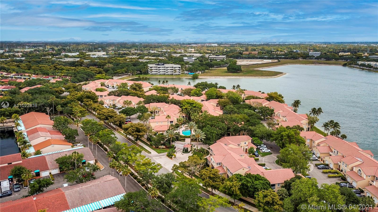 REGATTA POINTE CONDO NO E - Residential