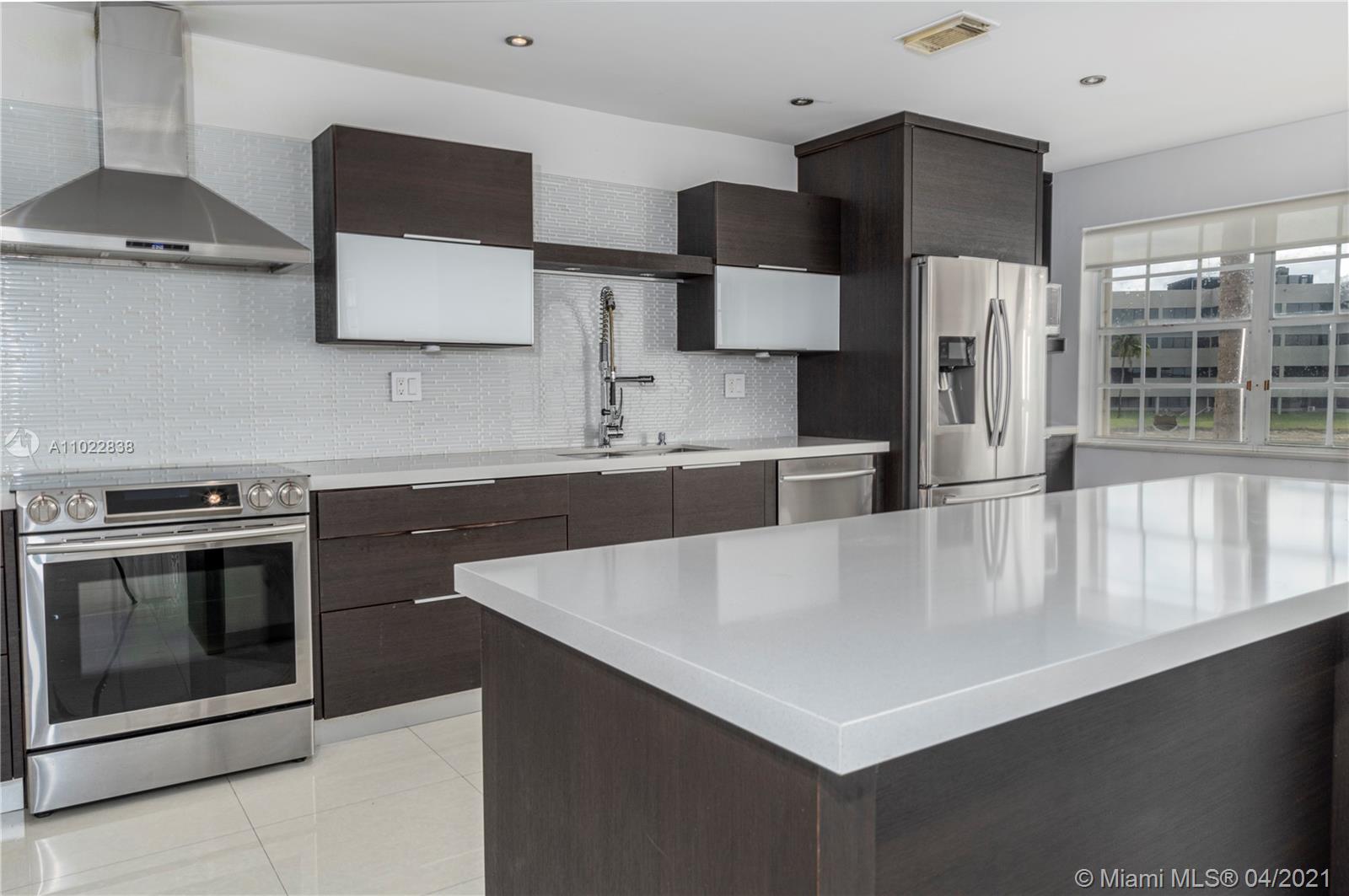 REGATTA POINTE CONDO NO E - Residential