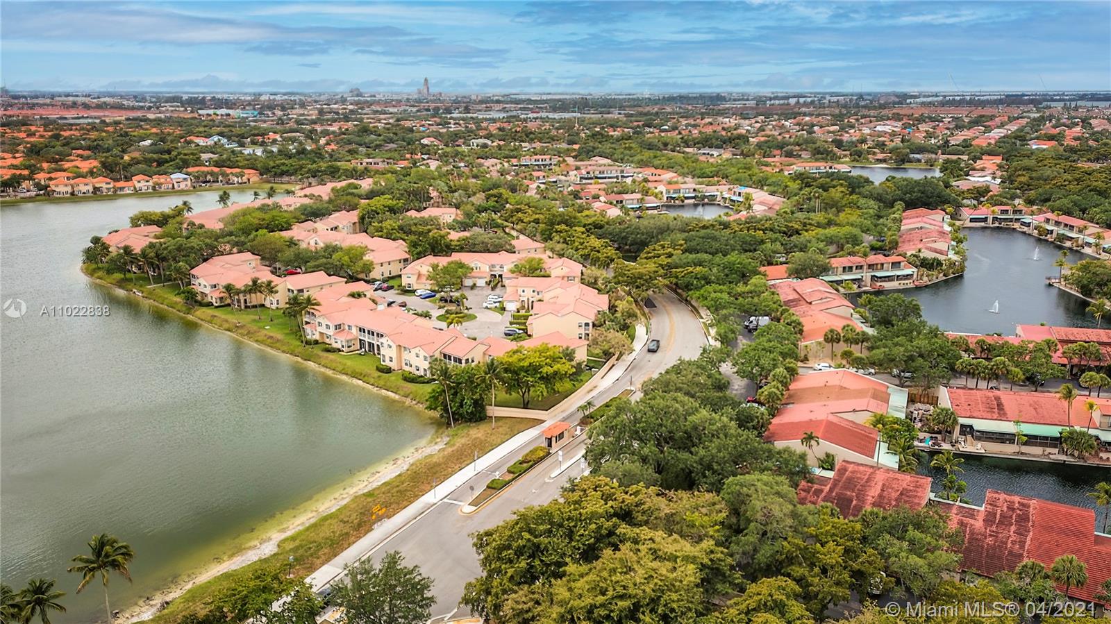 REGATTA POINTE CONDO NO E - Residential