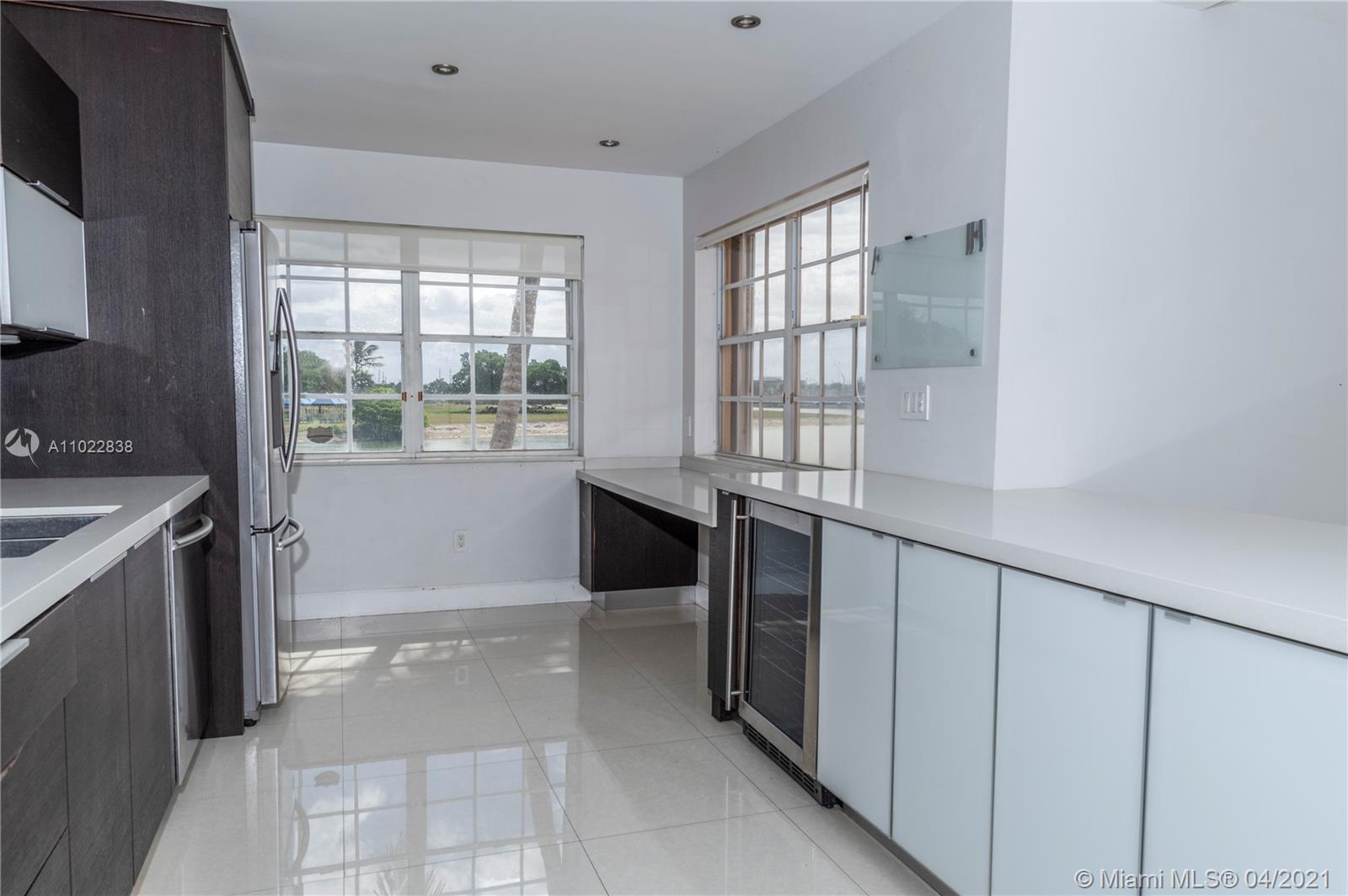 REGATTA POINTE CONDO NO E - Residential