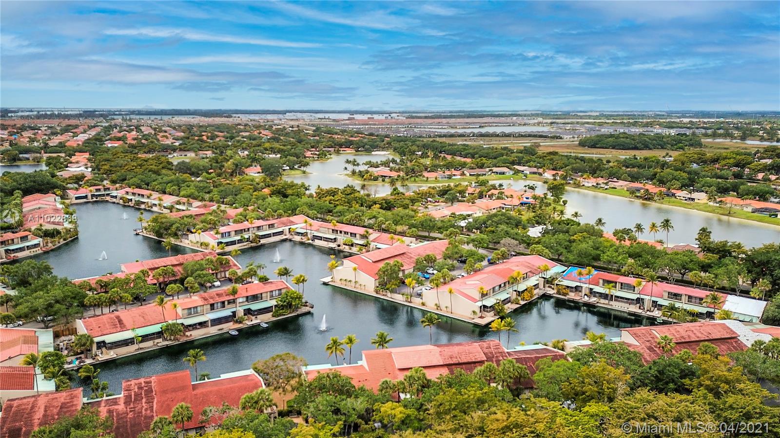 REGATTA POINTE CONDO NO E - Residential