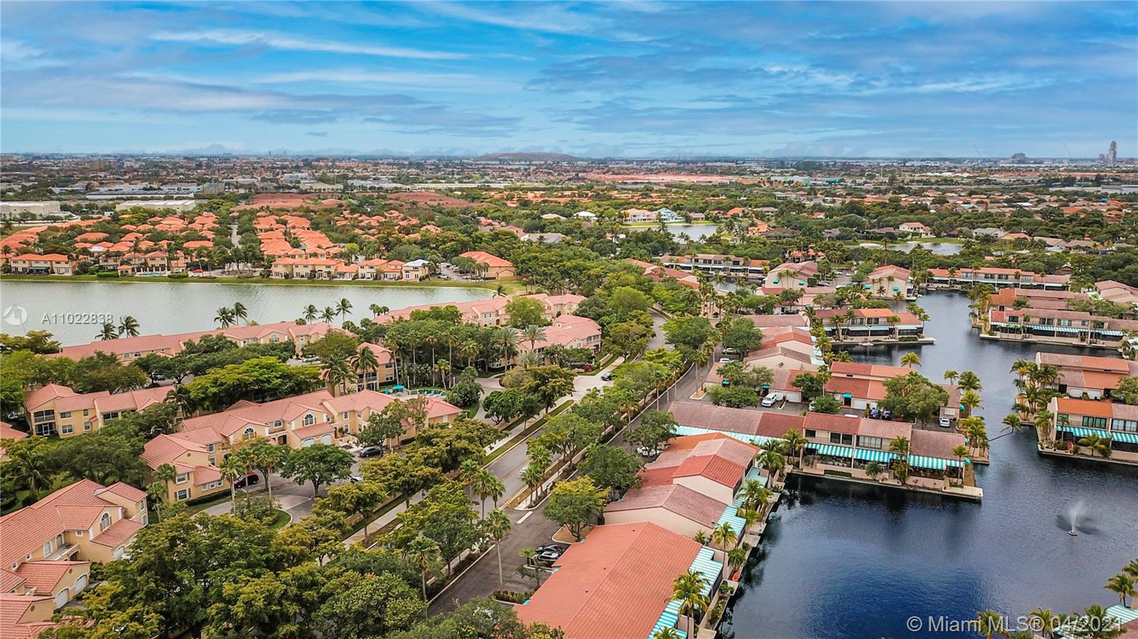 REGATTA POINTE CONDO NO E - Residential