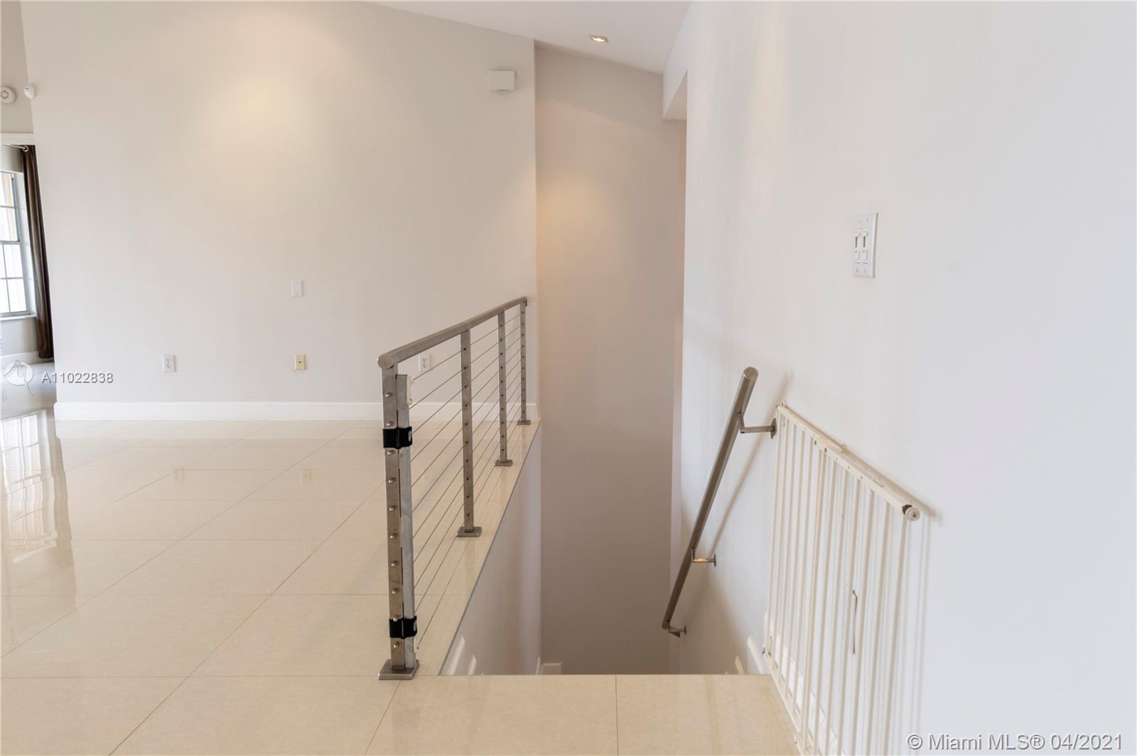 REGATTA POINTE CONDO NO E - Residential