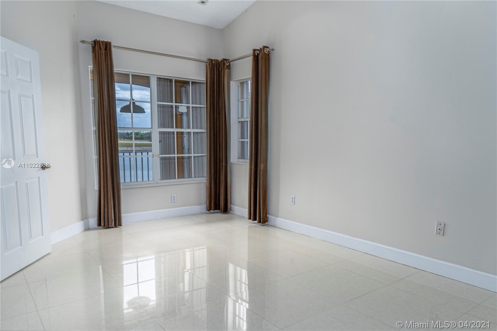 REGATTA POINTE CONDO NO E - Residential