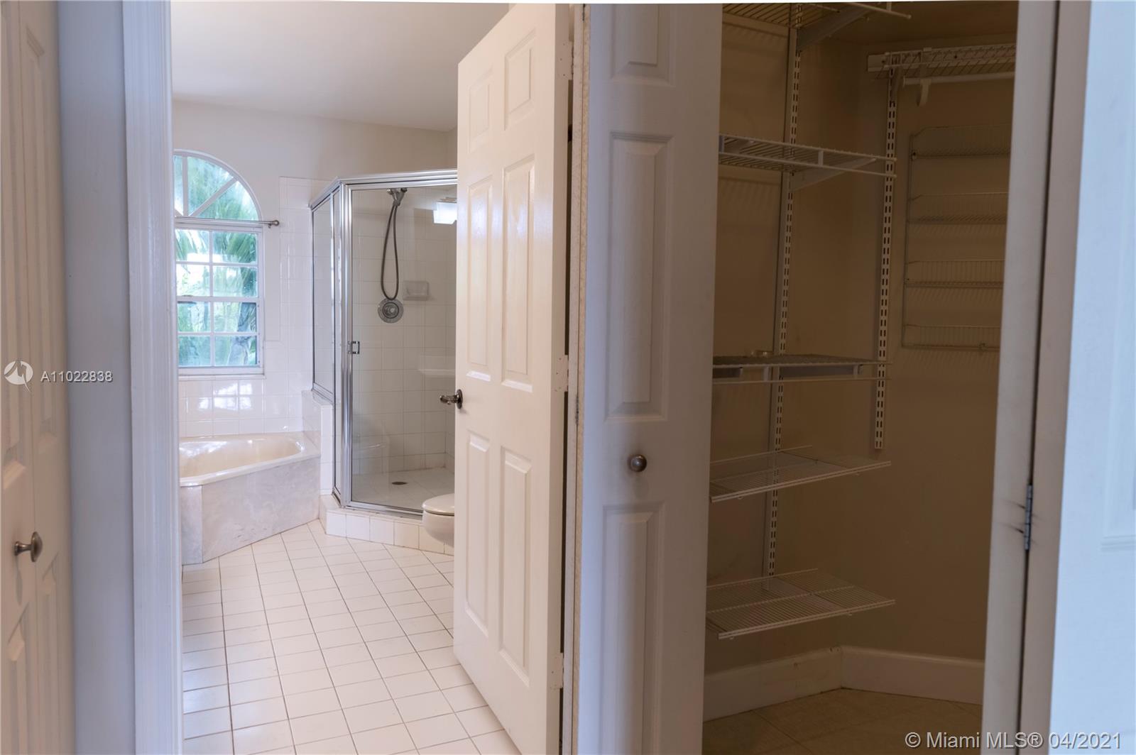 REGATTA POINTE CONDO NO E - Residential