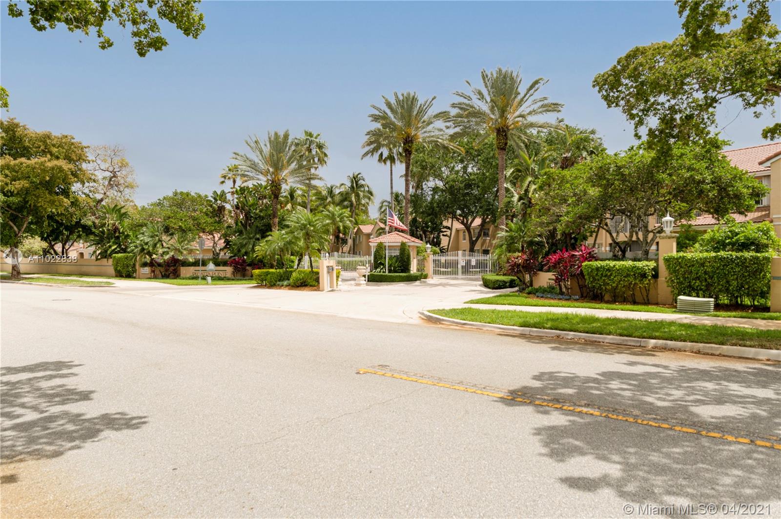 REGATTA POINTE CONDO NO E - Residential