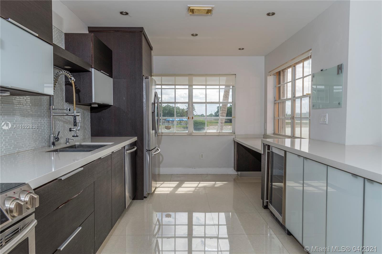 REGATTA POINTE CONDO NO E - Residential