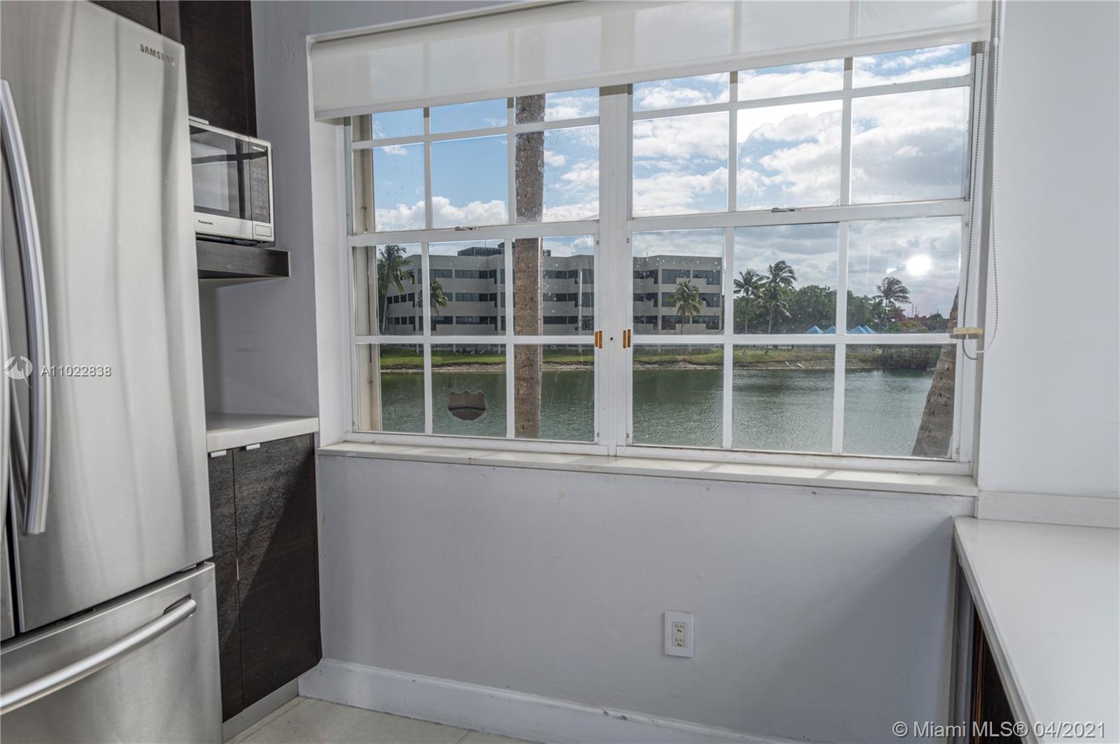 REGATTA POINTE CONDO NO E - Residential