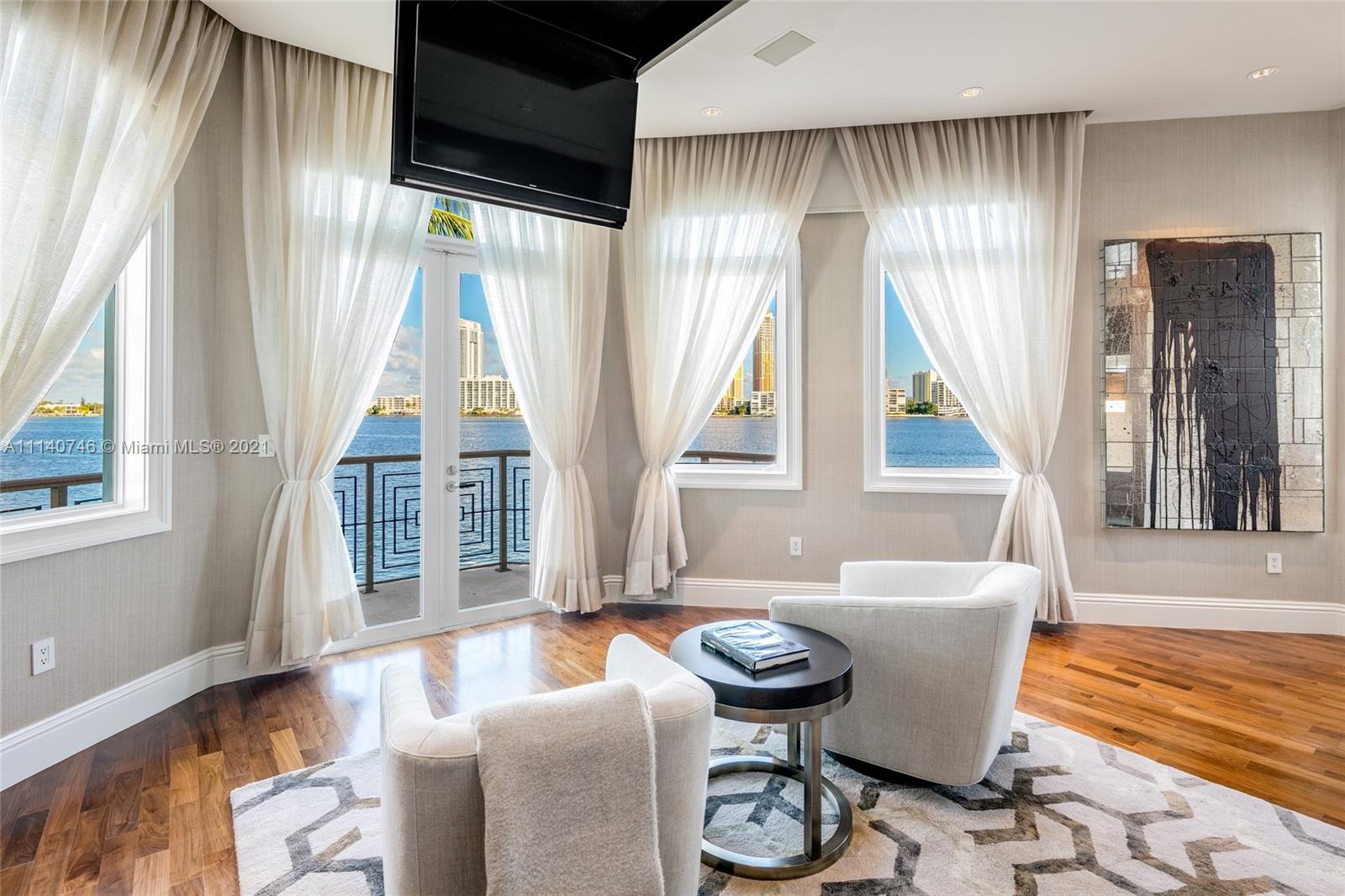 ISLAND ESTATES - Residential