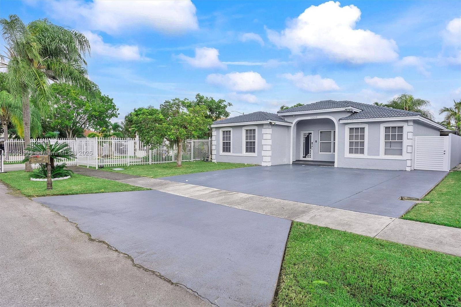 ACAPULCO SUB - Residential Lease