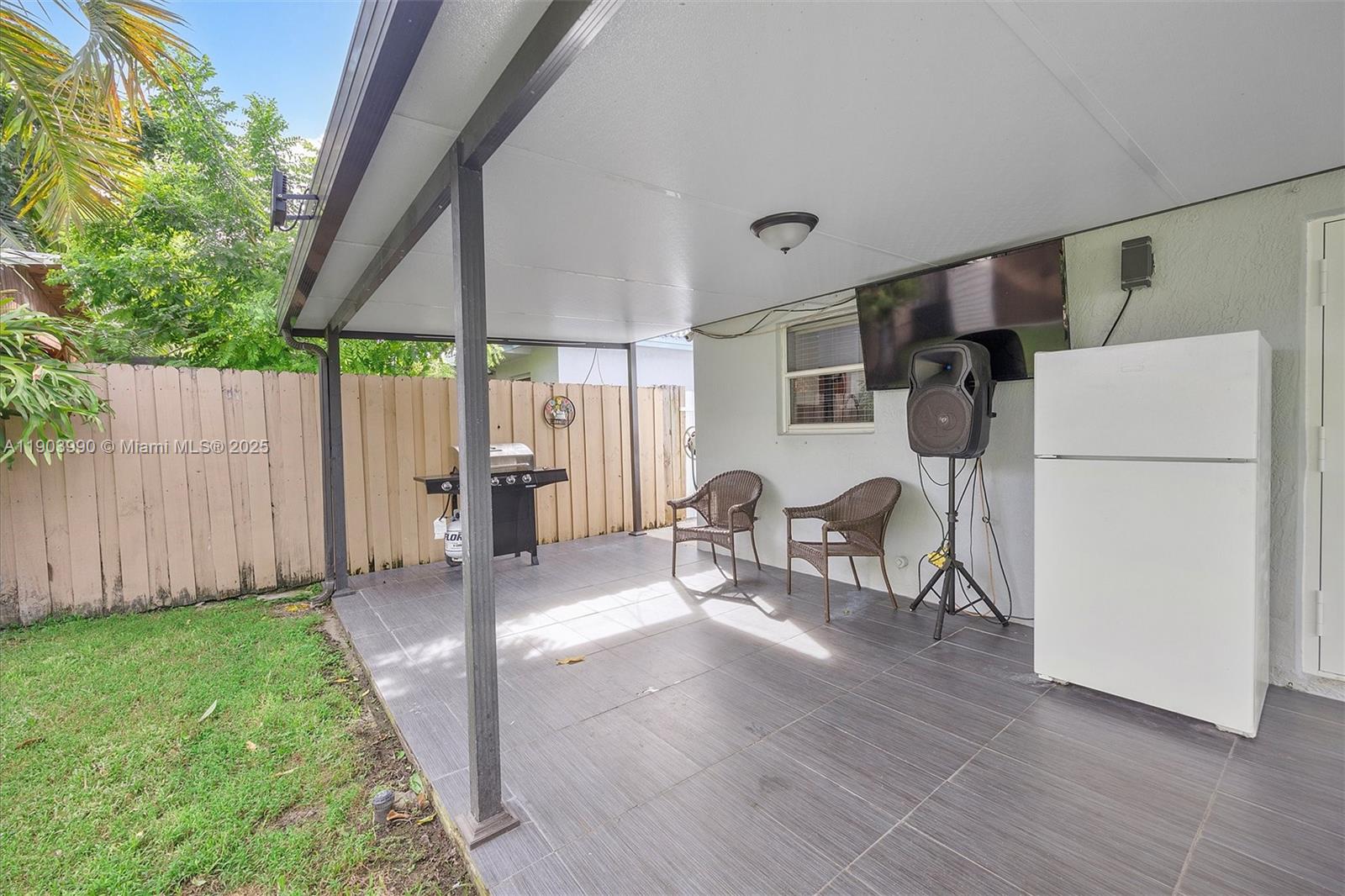 ACAPULCO SUB - Residential Lease