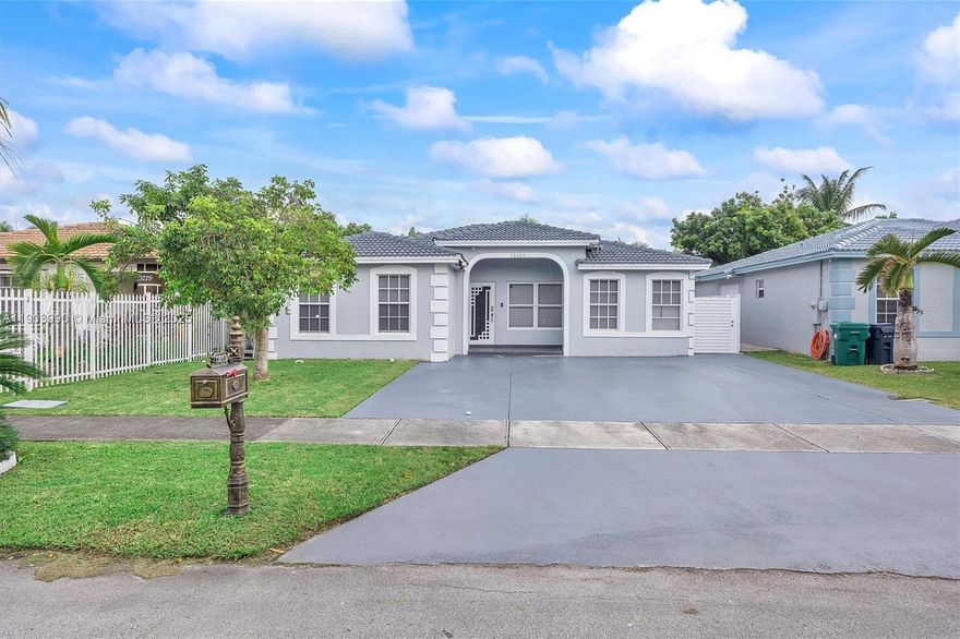 Excellent single-family home for rent in Homestead, FL, with no homeowner association. This beautifully remodeled 4-bedroom, 2-bath home features stainless steel appliances, a washer and dryer, and up to 4+ car parking spaces.The refrigerator and washing machines will be replaced with similar models No HOA, ONLY 2 MONTHS! Just 2 blocks from the Amazon distribution center, enjoy a spacious patio with guava, soursop, avocado, and plum trees—perfect for relaxing or entertaining. Don’t miss this opportunity to make this charming home your own