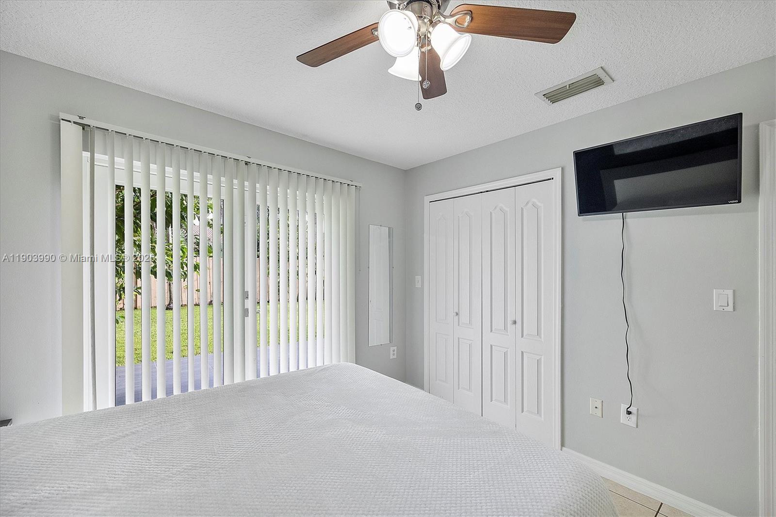 ACAPULCO SUB - Residential Lease