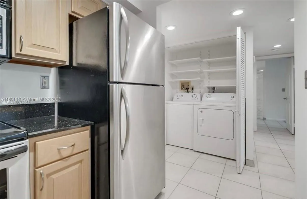 Coral Gables, Florida 33146, United States, 2 Bedrooms Bedrooms, ,2 BathroomsBathrooms,Residential,Active,129757