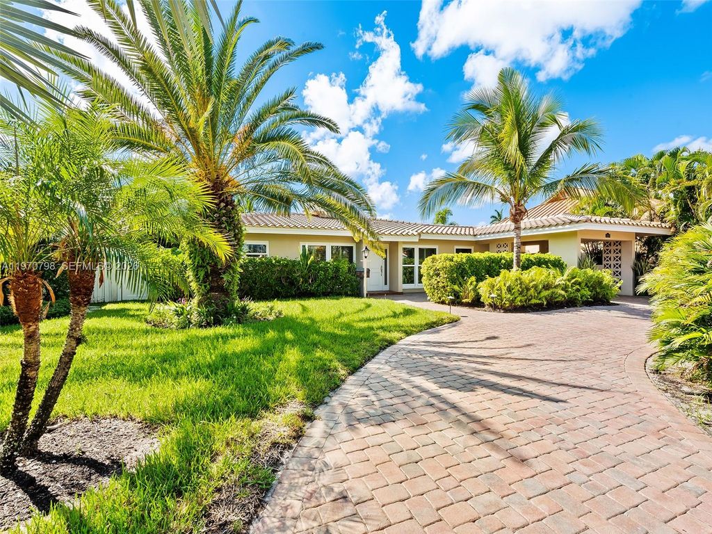 Photo of 4231 NE 16th Ave, Oakland Park, FL 33334 (MLS # A11970798)