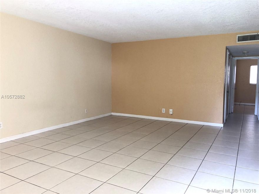 Amazing Unit in Lauderhill, Fresh Painting, Good Location in Lauderhill, Close to 441 and public transportation. Very well maintained. Neutral colors and Ceramic. SECTION 8 Wellcome!!!