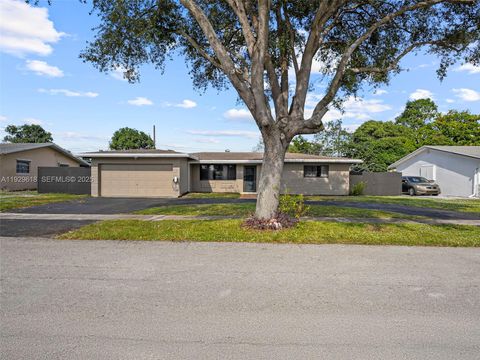 Photo of 4461 NW 6th St, Plantation, FL 33317 (MLS # A11929618)