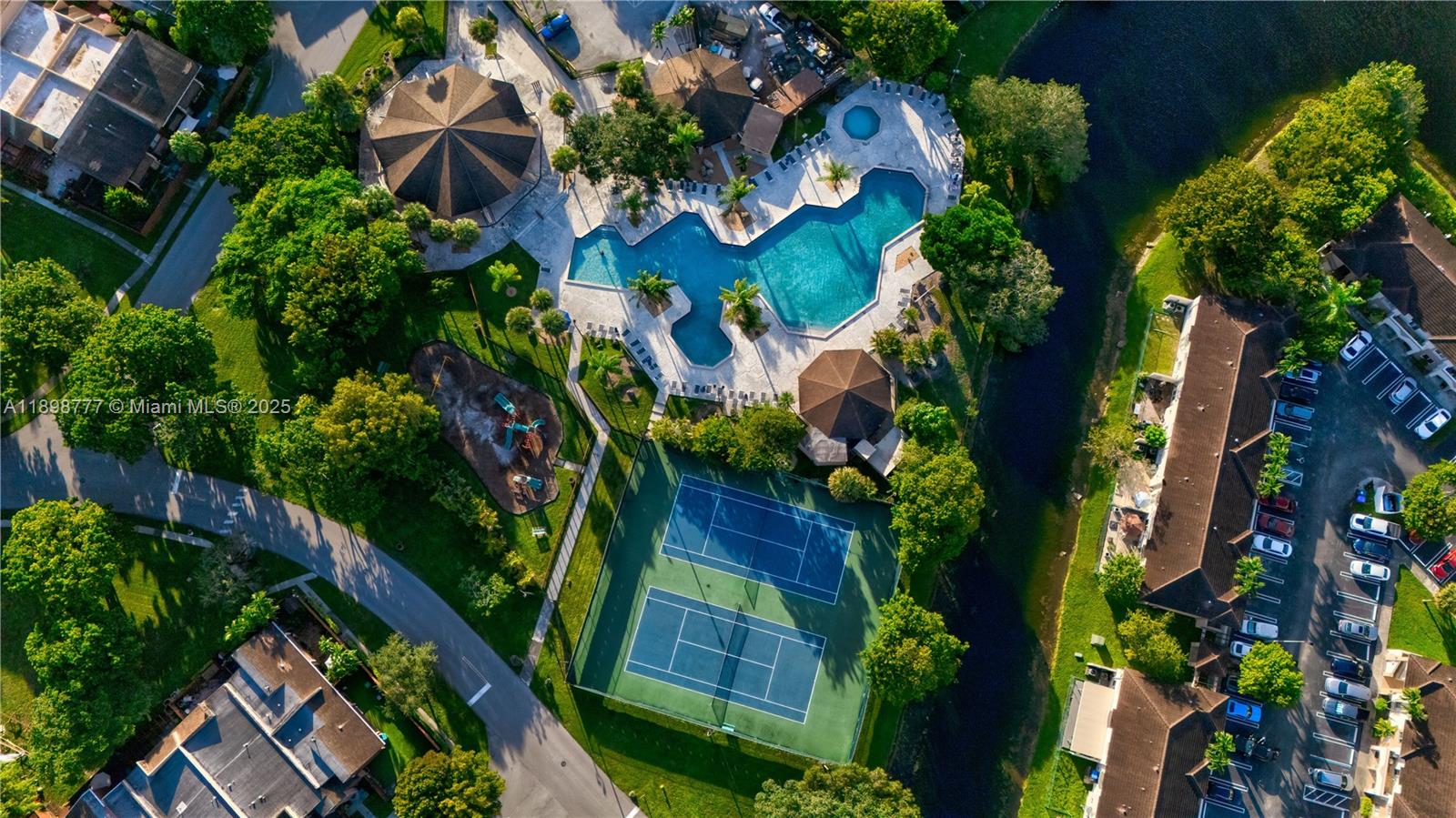 SEC 48 ATRIUMS AT SNAPPER - Residential