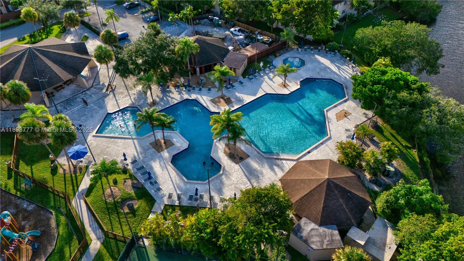 SEC 48 ATRIUMS AT SNAPPER - Residential