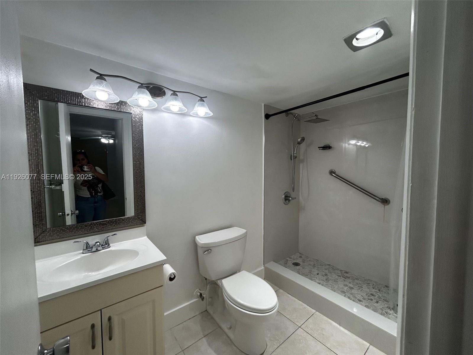 PROMENADE AT KENDALE LAKE - Residential Lease