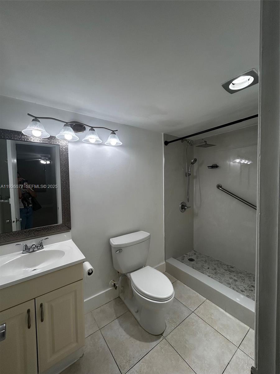 PROMENADE AT KENDALE LAKE - Residential Lease