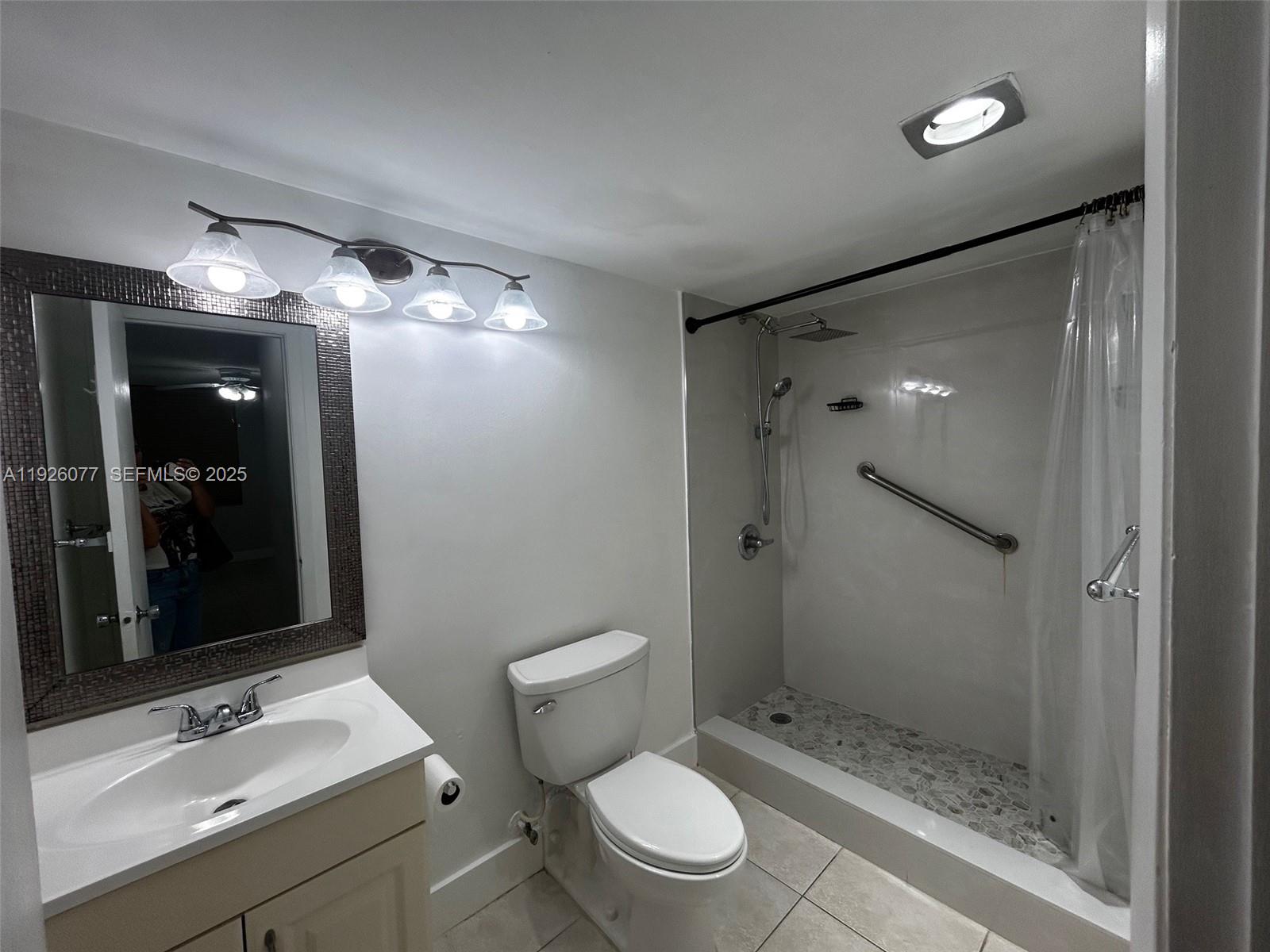 PROMENADE AT KENDALE LAKE - Residential Lease